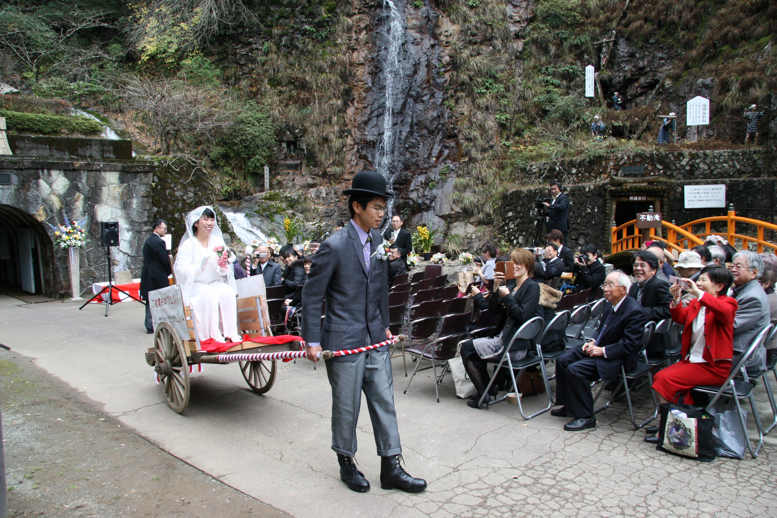 史跡・生野銀山で初の結婚式